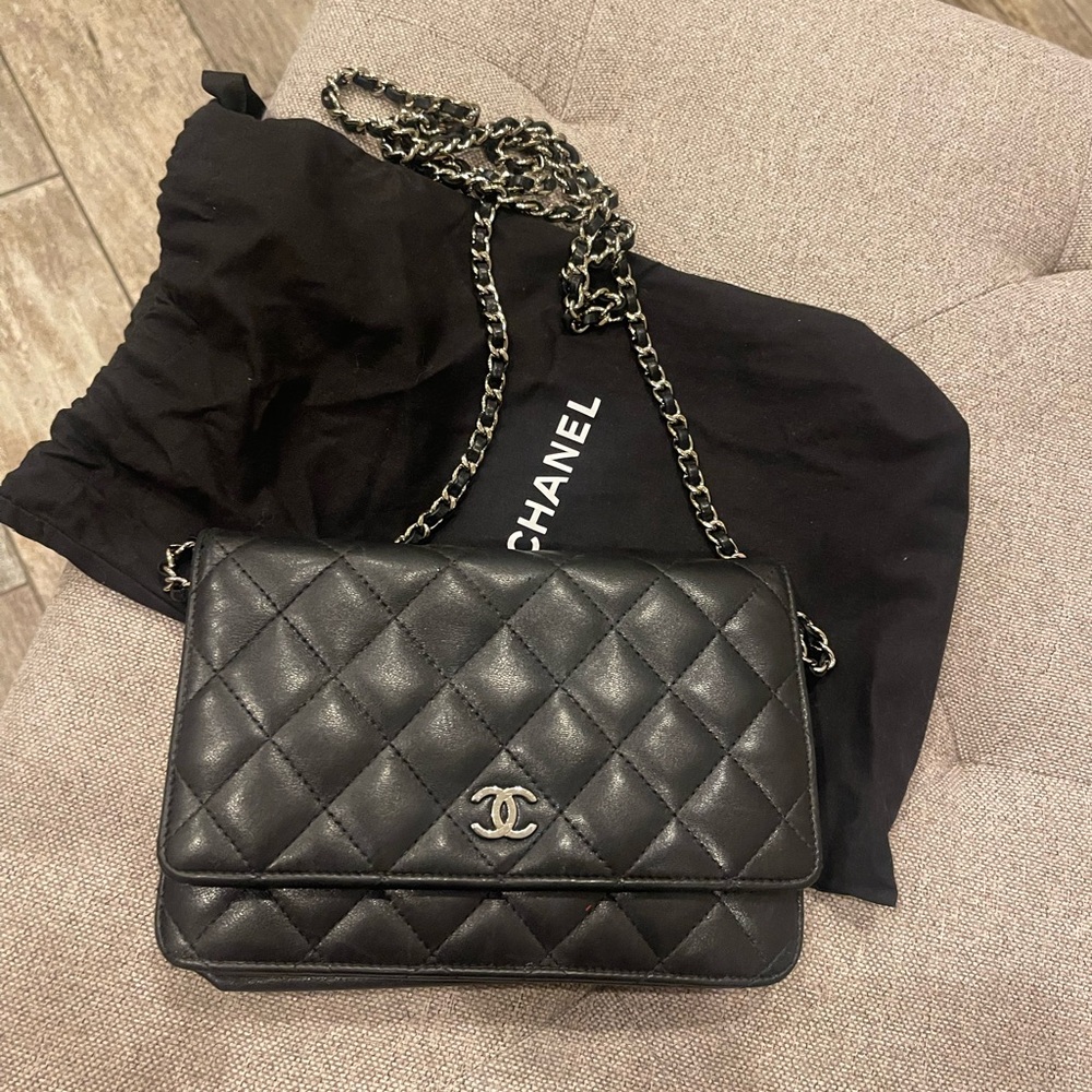 Chanel wallet on the chain
